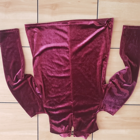 Love by Chesley opened shoulder velvet red vine top. Size Xlarge - Picture 6 of 8